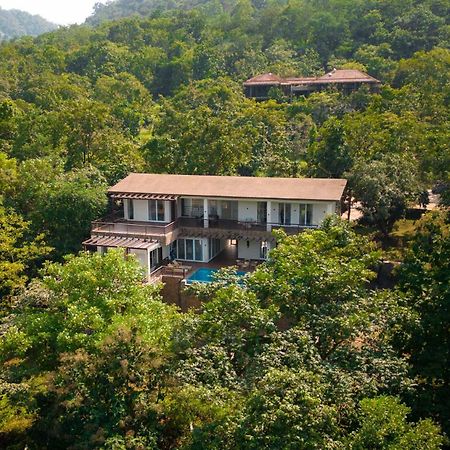 Eden Glade - Khopoli - Mountain-View Villa With Private Pool, Spacious Decks & Indoor Activities Luaran gambar