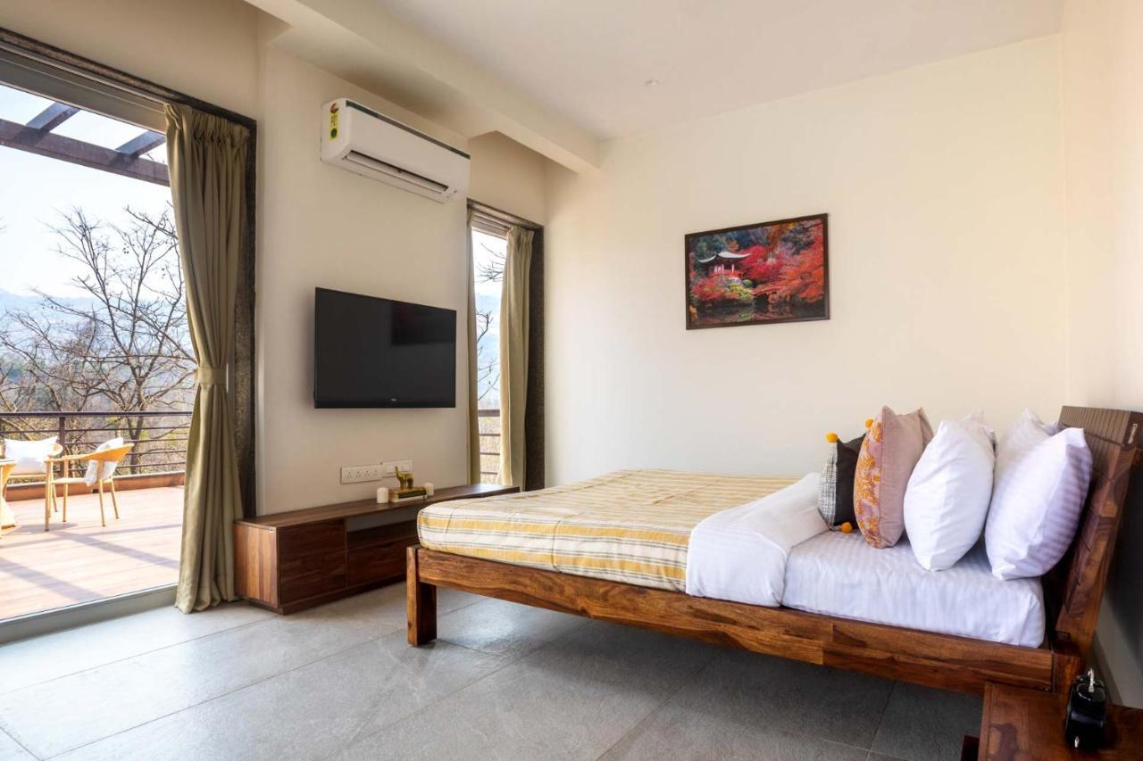 Eden Glade - Khopoli - Mountain-View Villa With Private Pool, Spacious Decks & Indoor Activities Luaran gambar