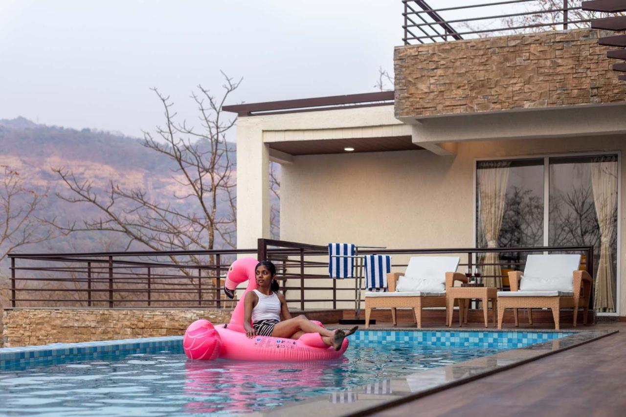 Eden Glade - Khopoli - Mountain-View Villa With Private Pool, Spacious Decks & Indoor Activities Luaran gambar